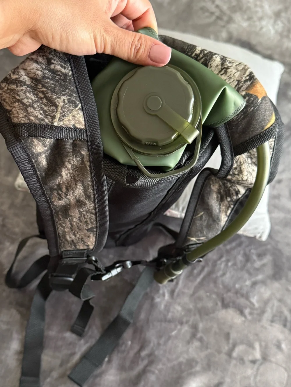 Game Winner Hunting Camo Hydration Bagpack Include Water Bag Hiking RN 98223
